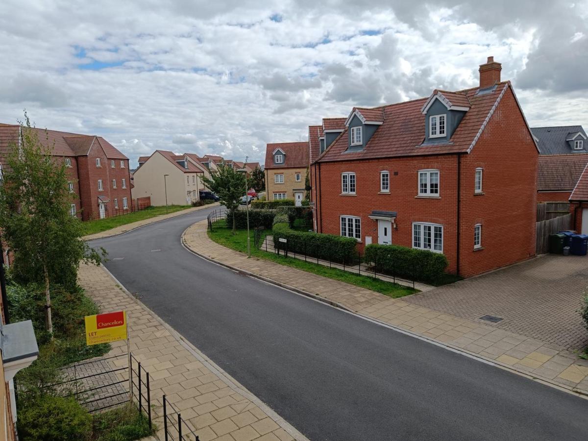 3 Bedroom Townhouse Near Bicester Village Eksteriør billede